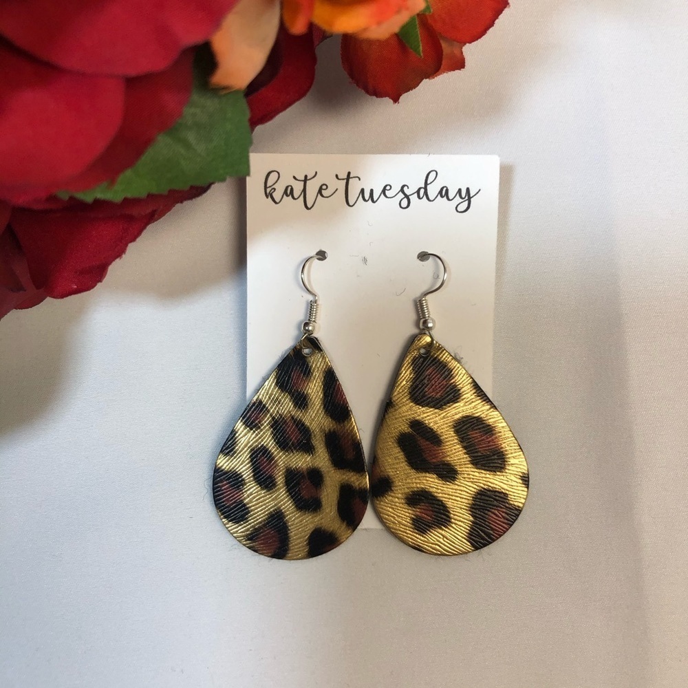 5/$20  Leopard print oval hanging‎ earrings